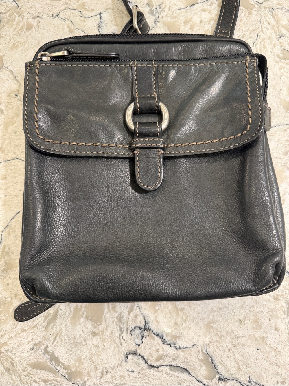 Fossil Vintage Soft Black Leather Organizer Crossbody Minimalist Bag Ring Accent - Picture 3 of 14
